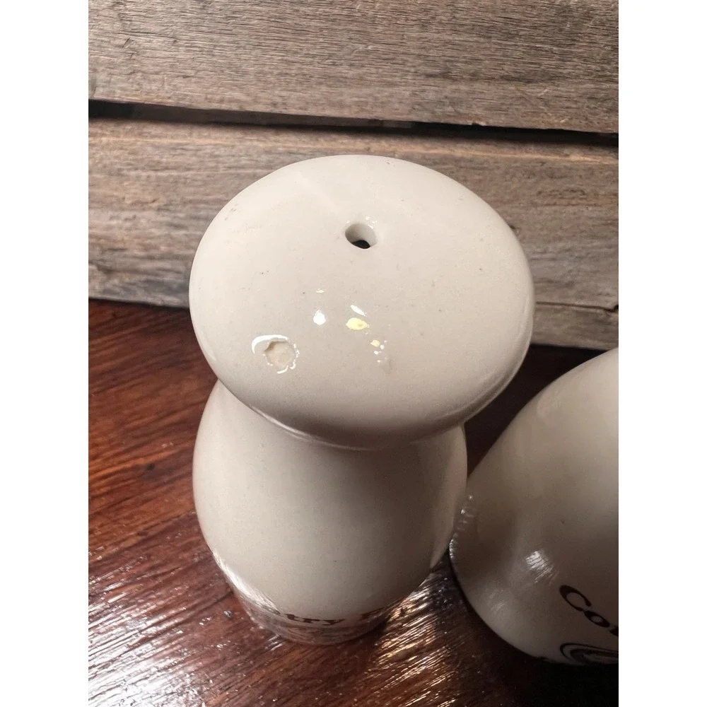 Farm Country Fresh Milk‎ Bottle Salt and Pepper Shakers Vintage Rooster and Pig